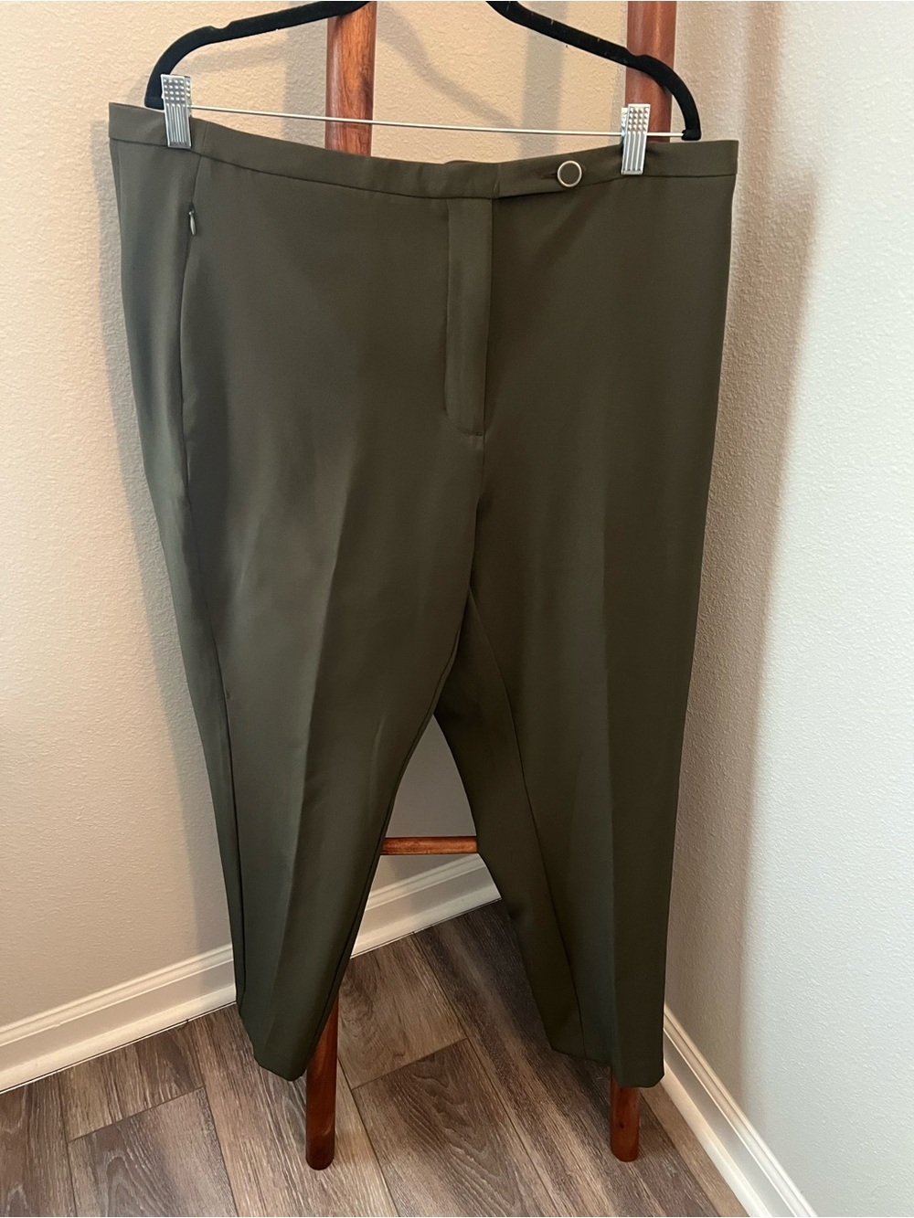 Women's Worthington Slim Leg Size 16W Tailored Dress Pants in Olive Green